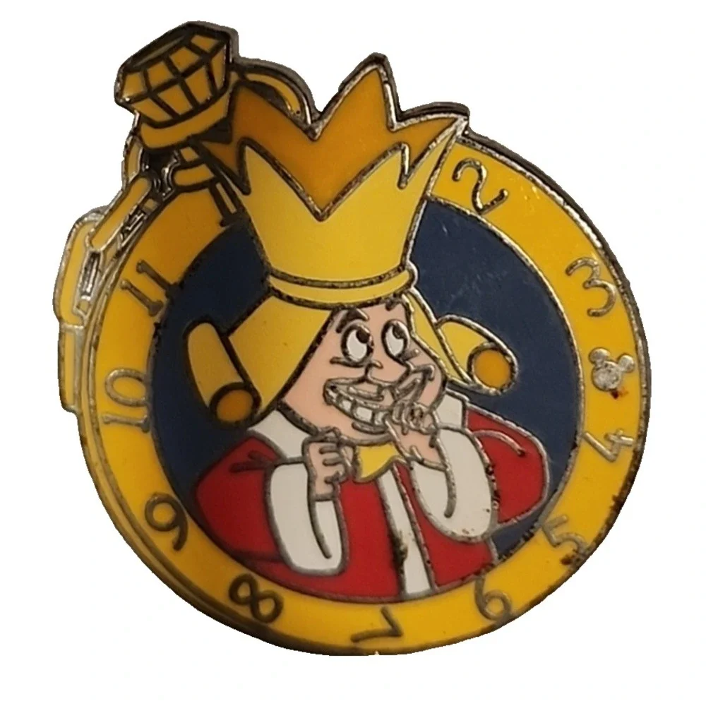 Disney Pin Alice in Wonderland King of‎ Hearts Gold tone Pocket Watch 2007 51712